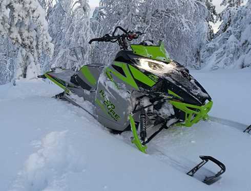 Snöskoter Arctic Cat M 8000 Hardcore stulen i Sangis